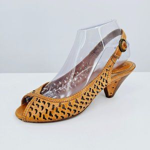 Frye Maya Cut Slingback Pumps 7 Camel Tan Brown Leather Cutout Studded Peep Toe